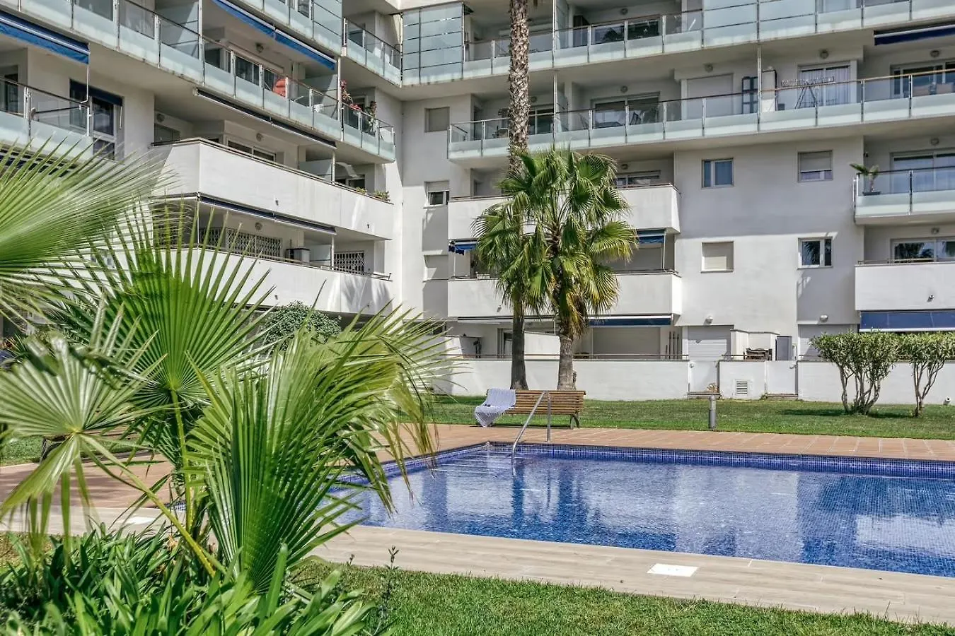Atico Terraza Apartment Roses